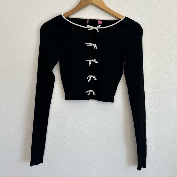 EDIKTED Billy Bow Cutout Rib Black & White Crop Top - Picture 9 of 10